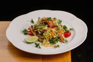 Салат с цыпленком и молодой капустой
