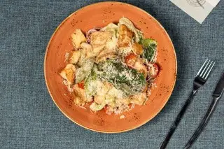 Цезарь с курицей