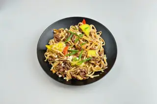Лапша с говядиной в устричном соусе