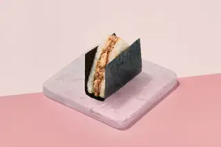 Онигири с курицей терияки