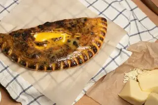 Кальцоне по-грузински с сыром