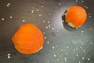 Сушики с лососем 