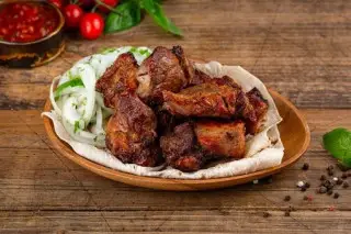 Шашлык из cвинoй шеи