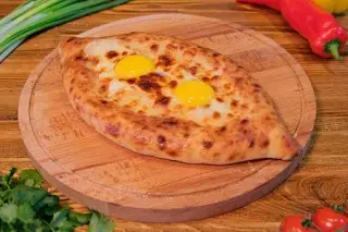 Хачапури по-аджарски с двумя яйцами