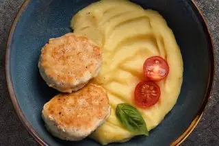 Пюре с куриными котлетками