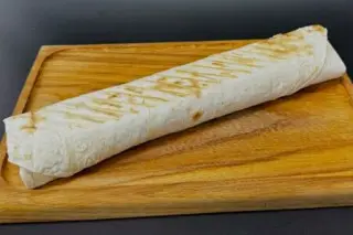 Люля-кебаб из курицы в лаваше с овощами 