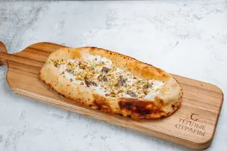 Лахмаджун с сыром и фисташкой 