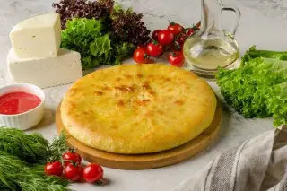 Осетинский пирог Сулуджын с сыром сулугуни