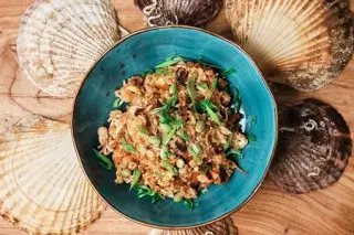 Рис по-пекински с морепродуктами