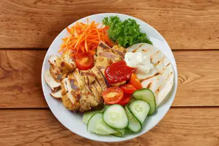 Порция на тарелке Курица