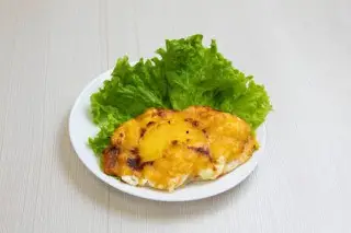 Куриная отбивная по-французски с ананасом