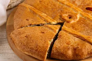 Пирог татарский с адыгейским сыром и орехом