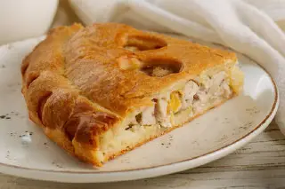Пирог с курицей и ананасами