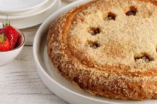 Пирог с клубникой