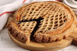 Пирог с вишней и шоколадом