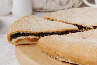 Пирог татарский с творогом, курагой и черносливом