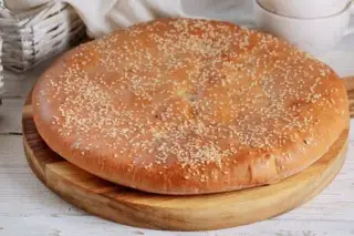 Осетинский пирог с ветчиной и сыром