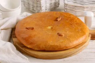 Осетинский пирог с судаком, сыром и грибами