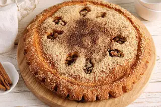Пирог с яблоком и корицей