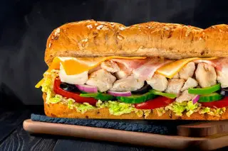 Куриные кусочки с беконом