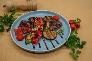 Теплый салат с телячьей вырезкой