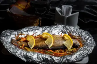 Форель, запечённая с овощами