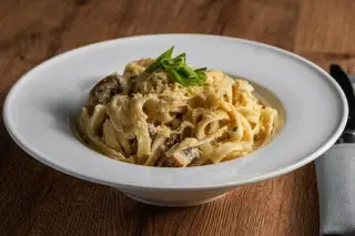 Паста с курицей и грибами