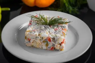 Салат Оливье с курицей