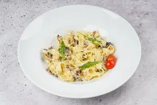 Спагетти с грибами и курицей
