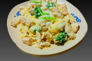 Паста Fettuccine с курицей в сливочном соусе