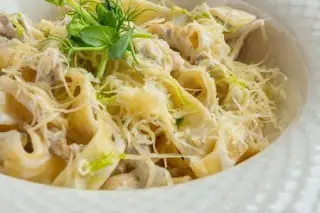 Феттуччине с курицей и грибами