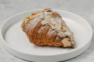 Круассан миндальный