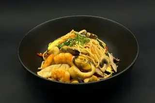 Лапша яичная с морепродуктами