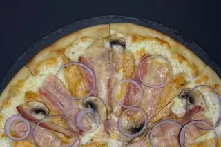 Пицца Курица с беконом средняя