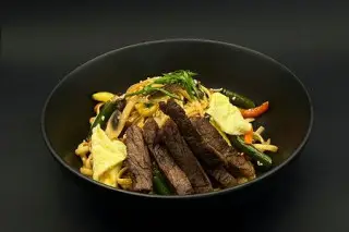 Лапша удон с говядиной
