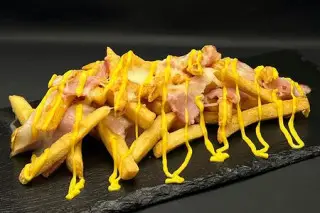 Картофель фри с беконом 