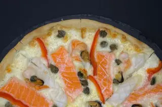 Пицца Морская средняя