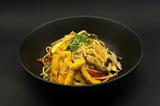 Яичная лапша с курицей