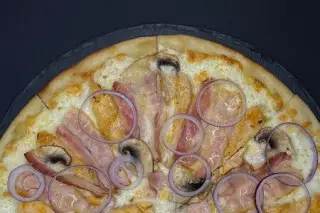 Пицца Курица с беконом большая