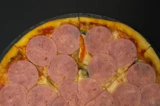 Пицца с ветчиной средняя