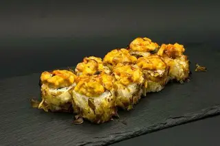 Запеченный ролл с тунцом