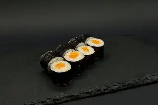 Маки с лососем