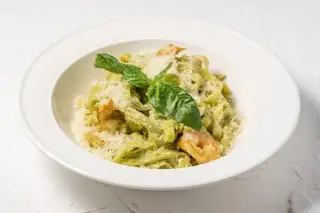 Тальятелле с креветками и соусом песто