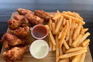 Комбо с крылышками и картофель фри