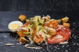 Азиатский Цезарь с креветками