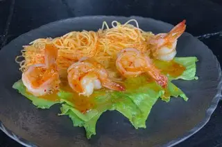Салат Фунчоза с тигровыми креветками
