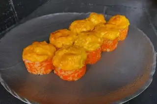 Запеченный ролл Том ям с креветкой