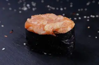 Гункан Спайси Сяке