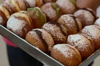 Пончик с фисташковым кремом