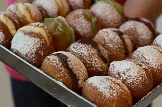Пончик с заварным кремом
